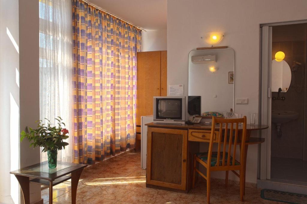 Sunny Varshava Hotel Aranyhomok Szoba fotó