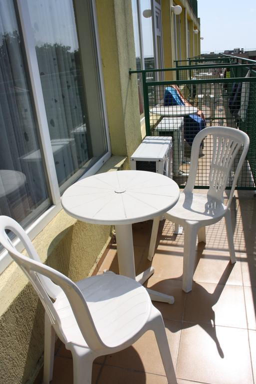Sunny Varshava Hotel Aranyhomok Szoba fotó